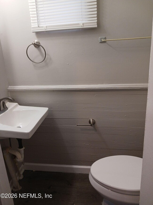 Building Photo - 1137 E 14th St