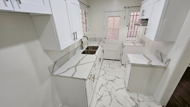 Building Photo - 120 N Gale Dr