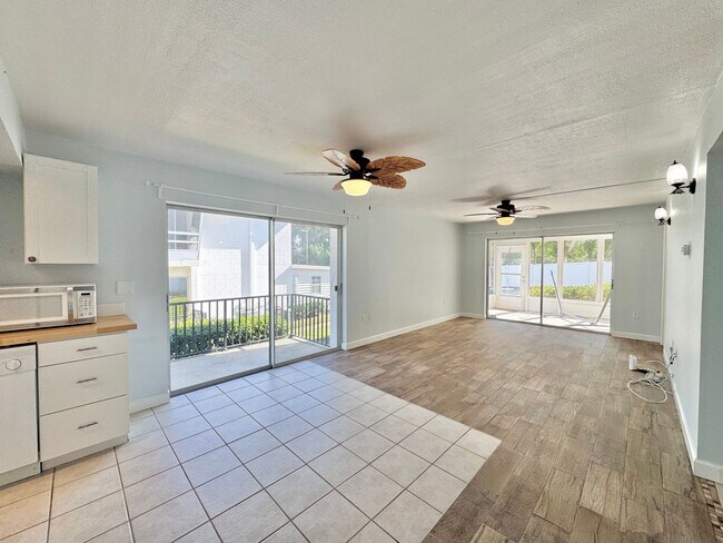 Building Photo - Lake Buckeye Condo