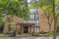 Building Photo - 5820 Oakwood Dr