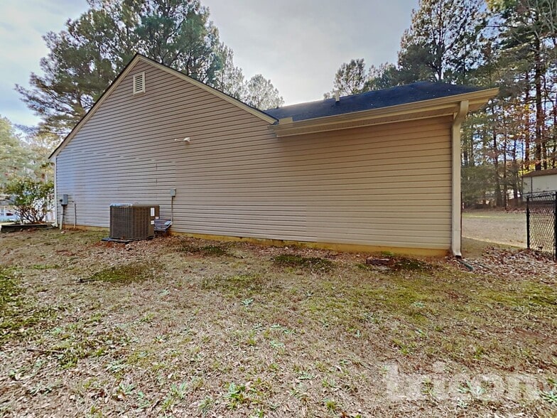 Building Photo - 1607 Amalie Dr