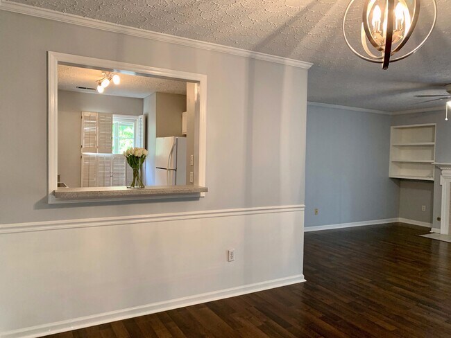 Building Photo - 1 Bed | 1 Bath Condo Near Glenwood - Water...