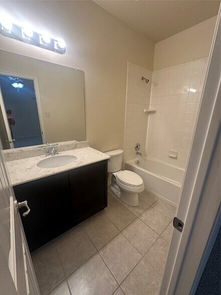 Building Photo - 2412 Michelle Creek Dr