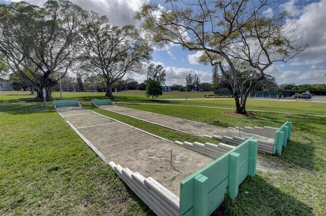 Building Photo - 4010 Swansea Crescent
