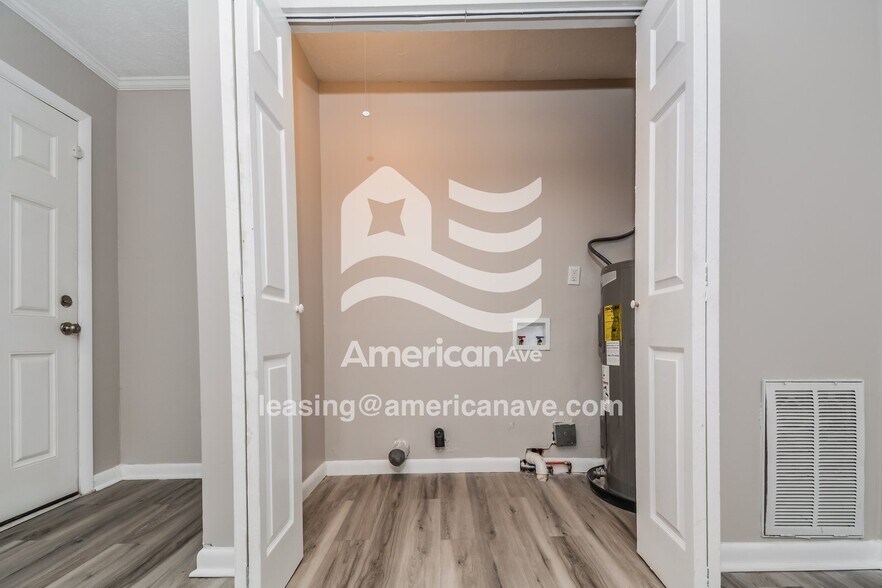 Building Photo - 620 N Jackson St