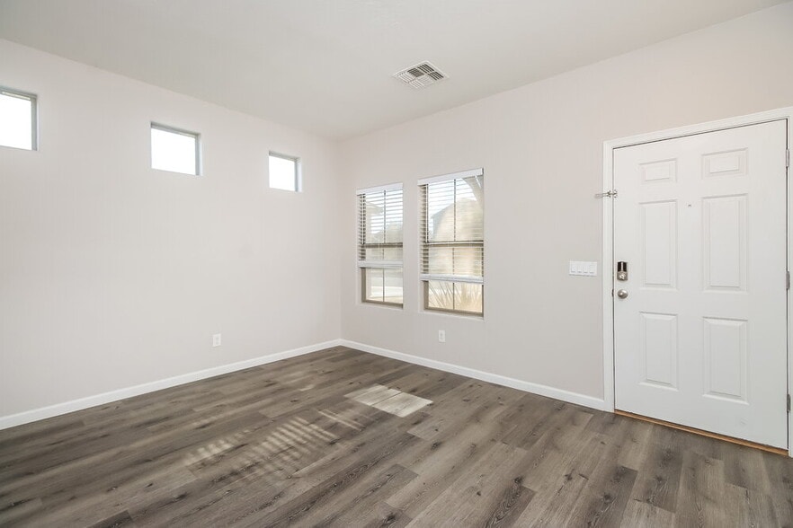 Building Photo - 17320 W Caribbean Ln