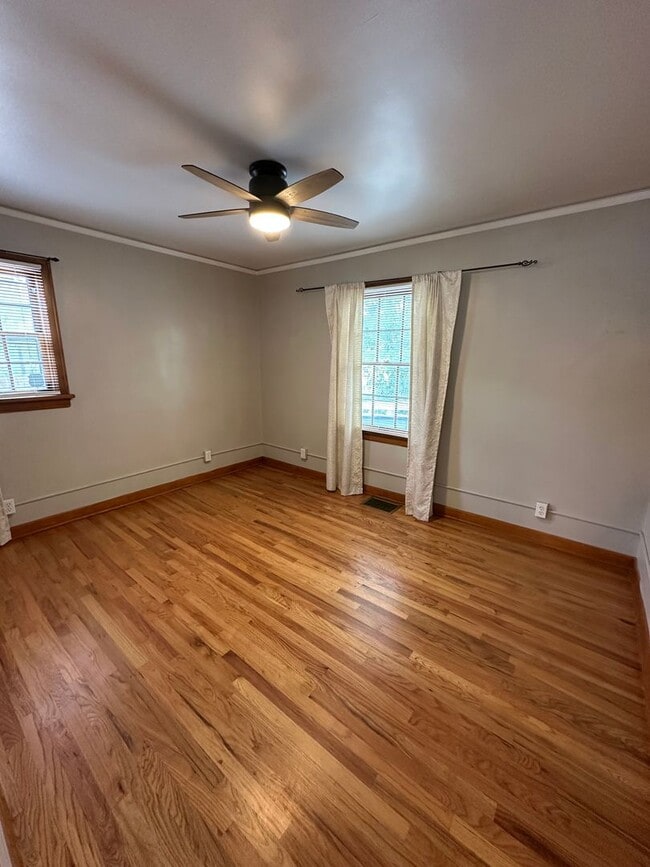 Building Photo - 2 BEDROOMS PLUS BONUS ROOM, 2 BATHROOM, SINGLE FAMILY HOME
