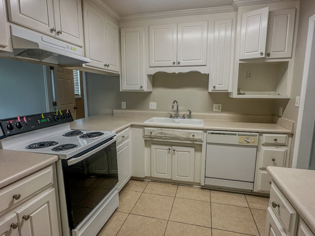 Building Photo - 3924 Heatherwoods Dr