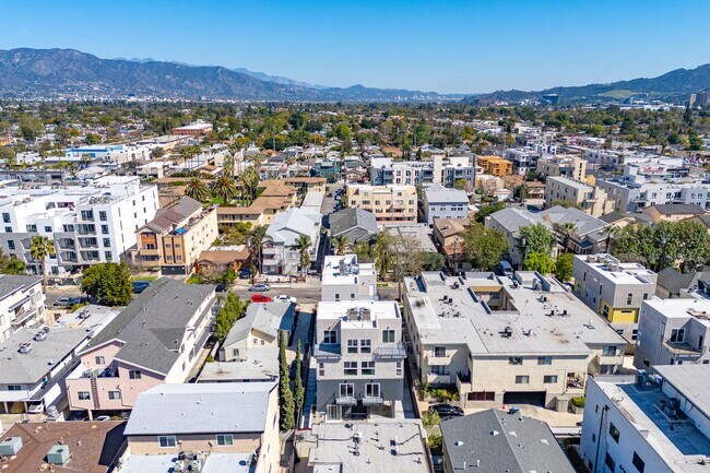 Building Photo - Luxury 2026 Townhomes with Massive Bedrooms + Decks with Views