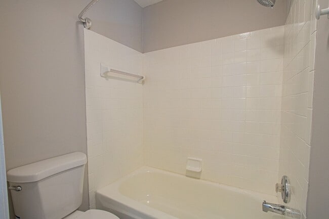 Building Photo - 75 Rosebud Ln