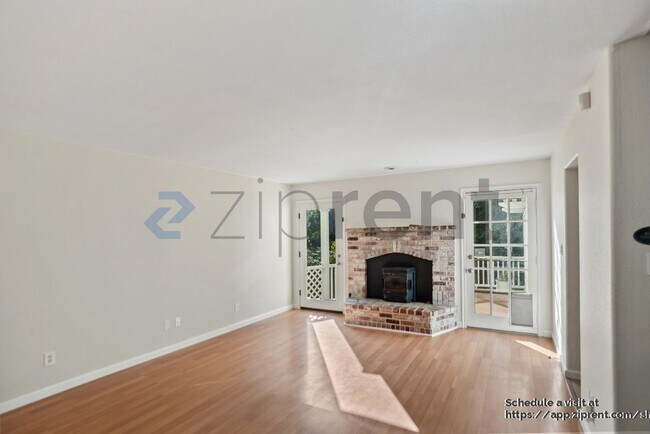 Building Photo - 920 Belmont Way