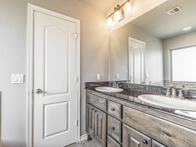 Building Photo - 3 Bed 2 Bath - Deer Creek Schools!