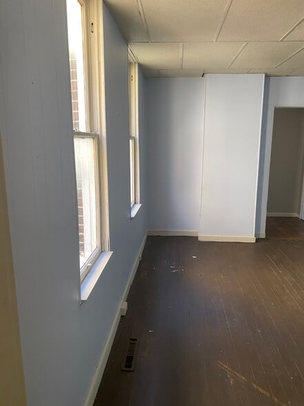 Dining room towards kitchen - 362 E Markison Ave