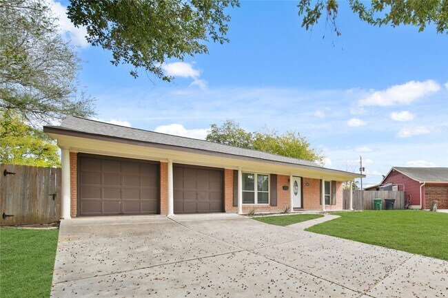 Building Photo - 10803 Doud St