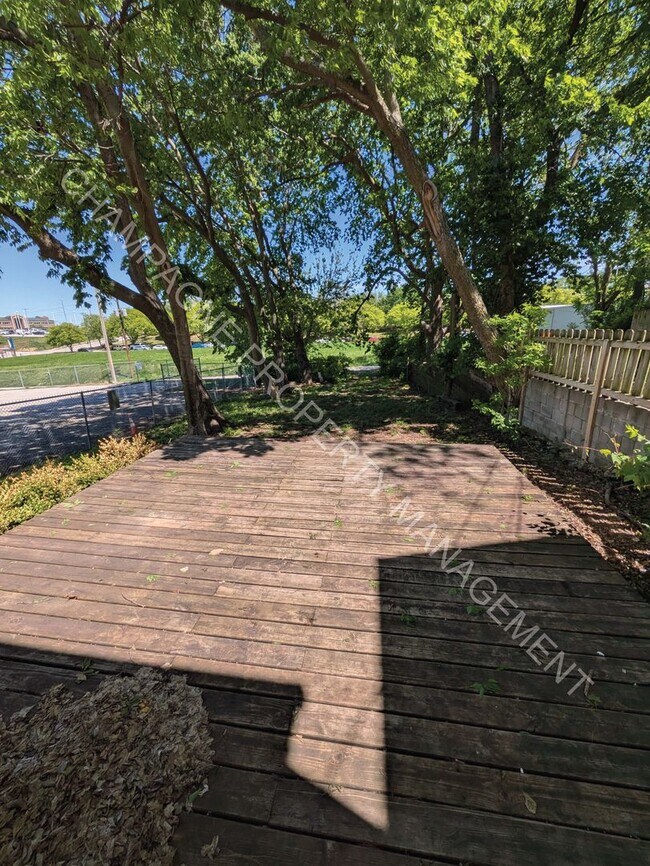 Building Photo - 3 Bedroom Home, conveniently located near UMKC!