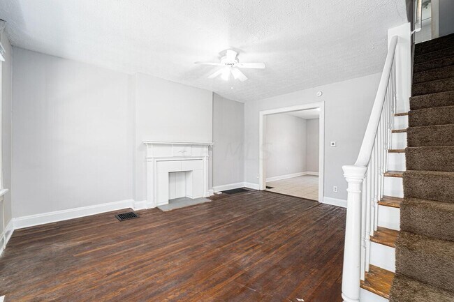 Building Photo - 1662 E Sycamore