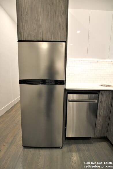 Building Photo - 24 Phillips St