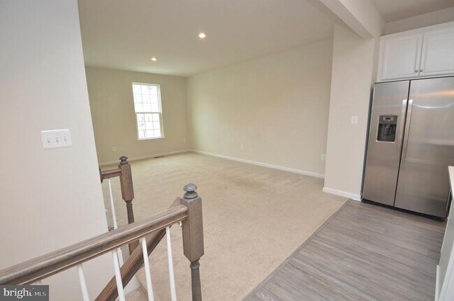 Building Photo - 528 Landing Dr