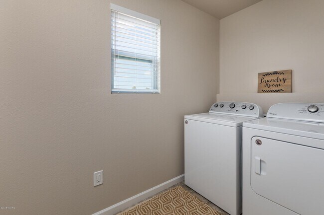 Building Photo - Stunning and spacious 4-bedroom, 2.5-bathroom rental property
