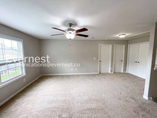 Building Photo - Charming Modern Home / 5 beds 3.5 baths / Garage attached / Fenced-Yard / Available now!