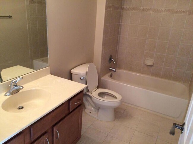 Building Photo - 590 Amador Ln