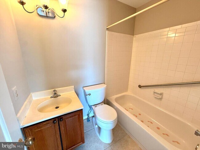 Building Photo - 6166 Wellington Commons Dr