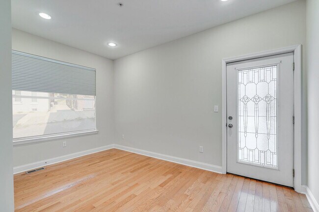 Building Photo - 917 S 18th St