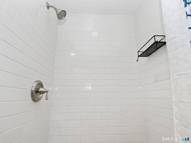 Building Photo - 212 New Canaan Ave