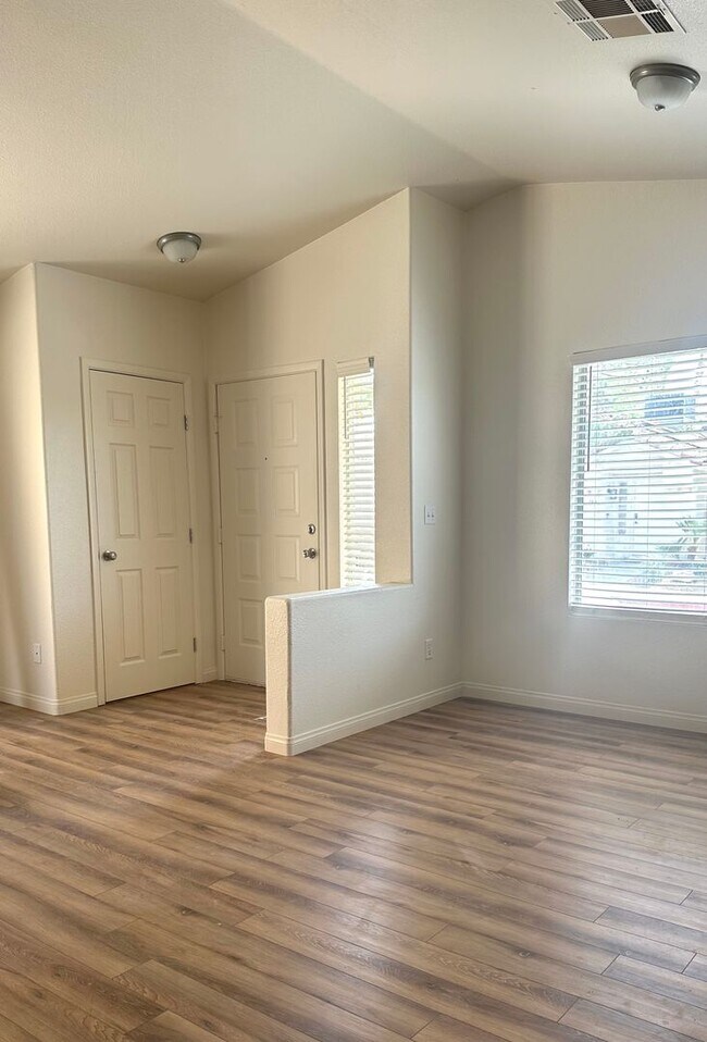 Building Photo - Green Valley 3-Bedroom Single Story Home in Gated Community.