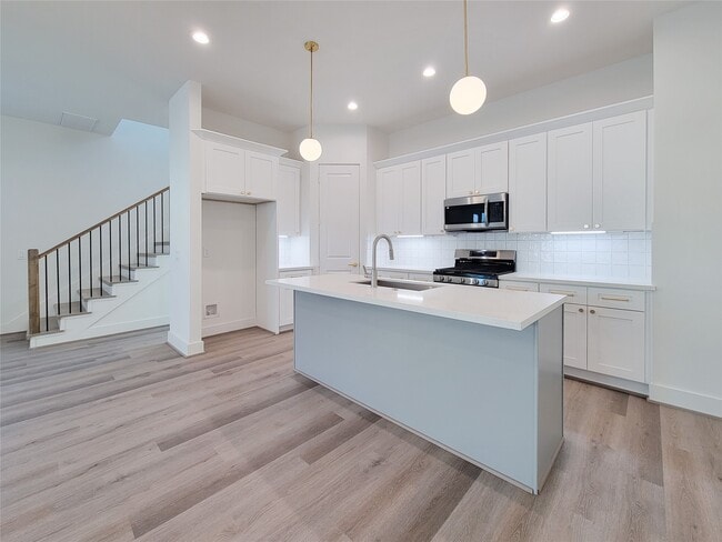 Building Photo - 7703 Earl Rudder Wy