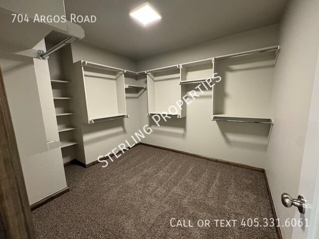 Building Photo - 704 Argos Rd