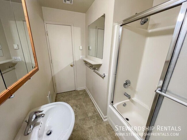 Building Photo - 1697 Orchard St