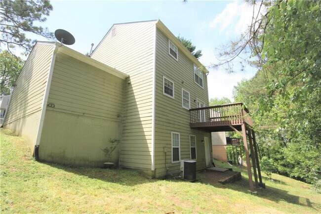Building Photo - 887 Highland Terrace NE