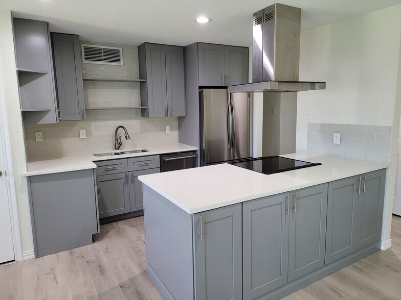 Building Photo - 5225 Nash Dr