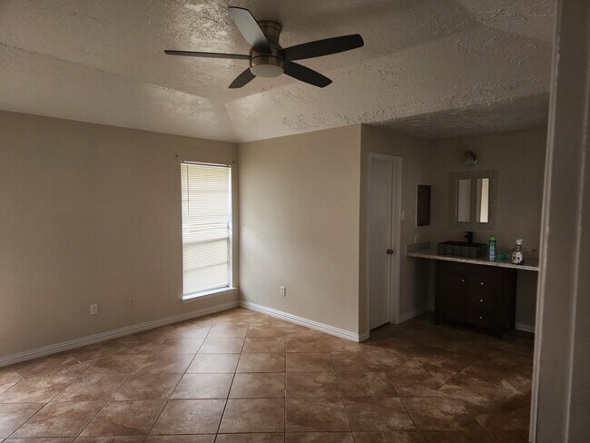 Building Photo - 715 Beechbend Dr