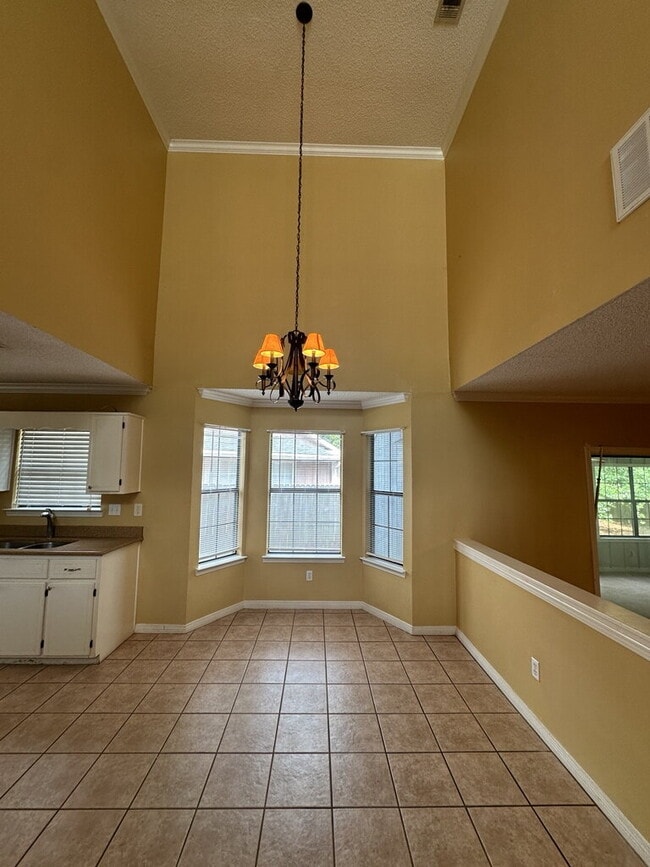 Building Photo - "Charming 3-Bedroom home with Florida room!"