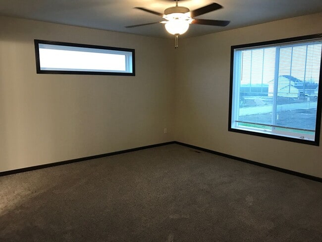 Building Photo - 3 Bed 3 Bath Single Family Home