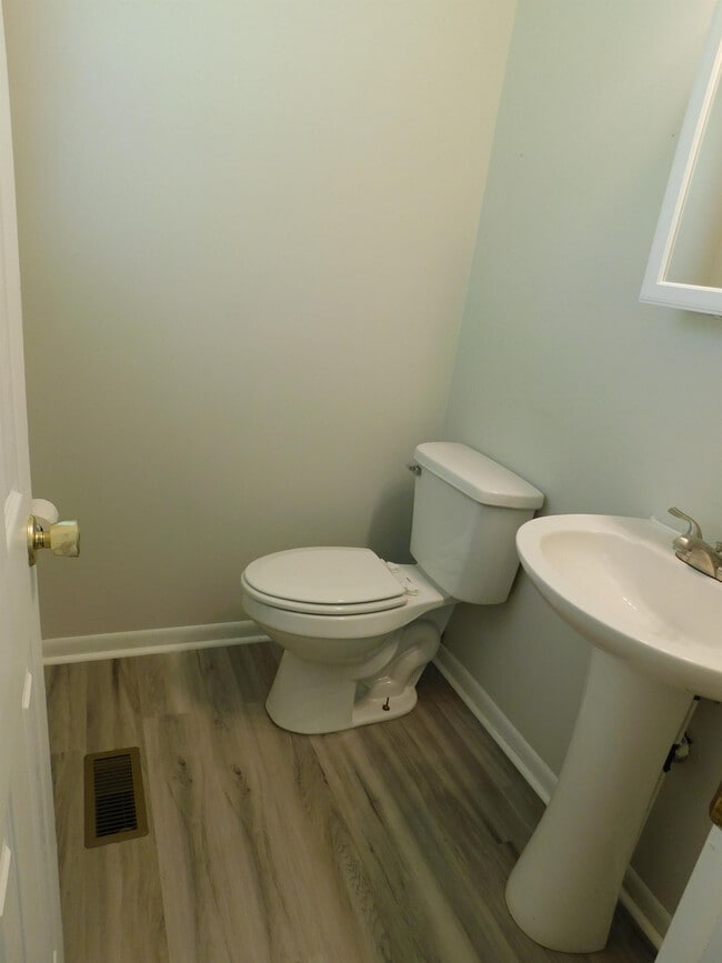 Building Photo - 712 National Dr