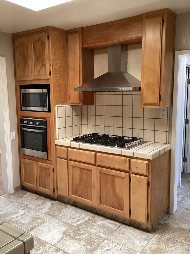 Building Photo - **NOW AVAILABLE!! COUNTRY HOME IN LOS BANOS