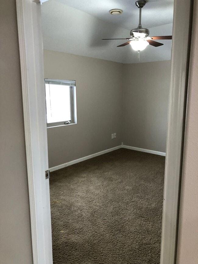 Building Photo - 819 S Main Ave