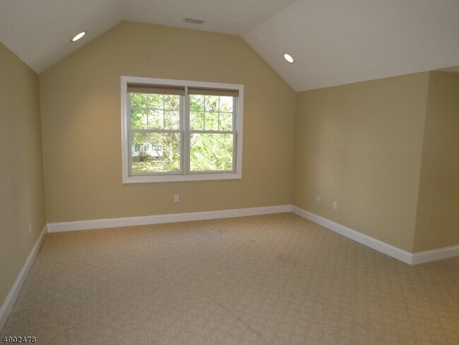 Building Photo - 22 Riverview Dr