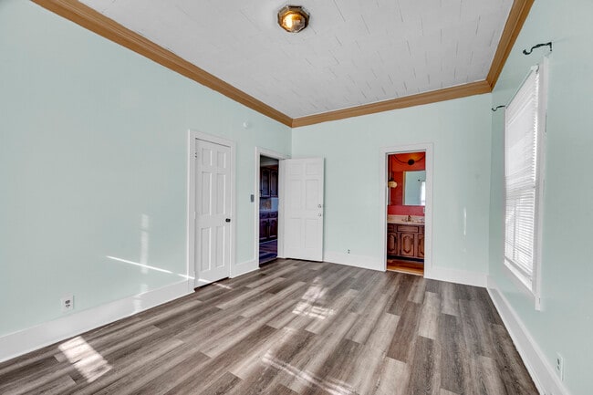 Building Photo - 415 19th St S