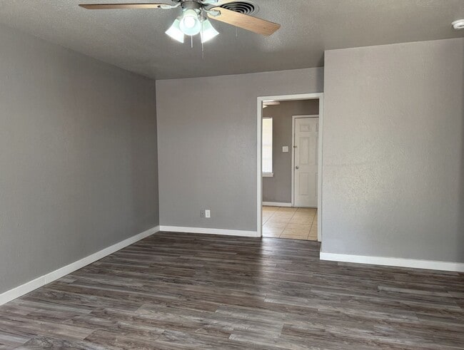 Building Photo - 3237 Drexel Ave