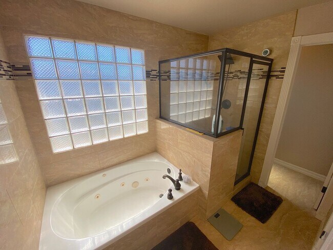 Building Photo - East El Paso Refrig A/C 4bed across from Park!