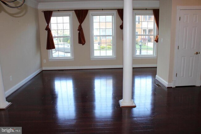 Building Photo - 41833 Bristow Manor Dr