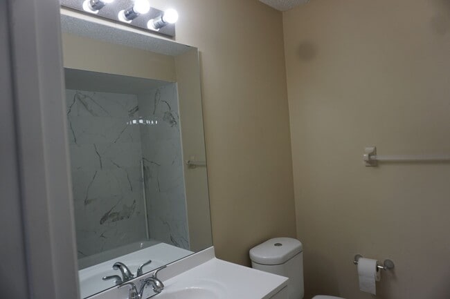 Building Photo - 2 Bedroom End Unit Townhome Near NAS