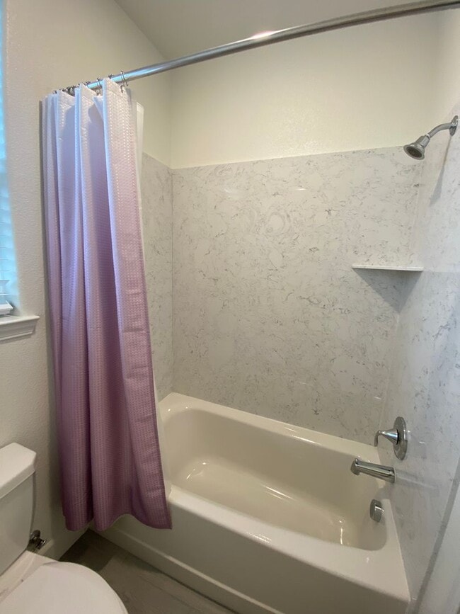 Building Photo - Gorgeous 3 bedroom 2.5 bath home in Northlake community