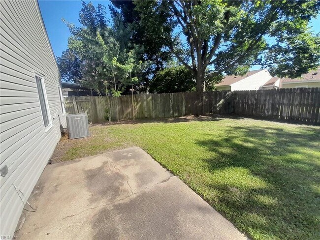 Building Photo - 5719 Earnhardt St