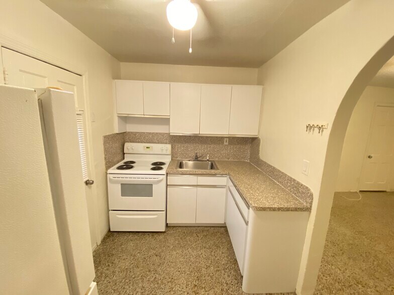 Building Photo - 2024 Taylor St