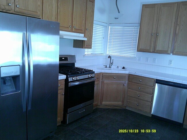 Building Photo - 1120 Tulip Ln